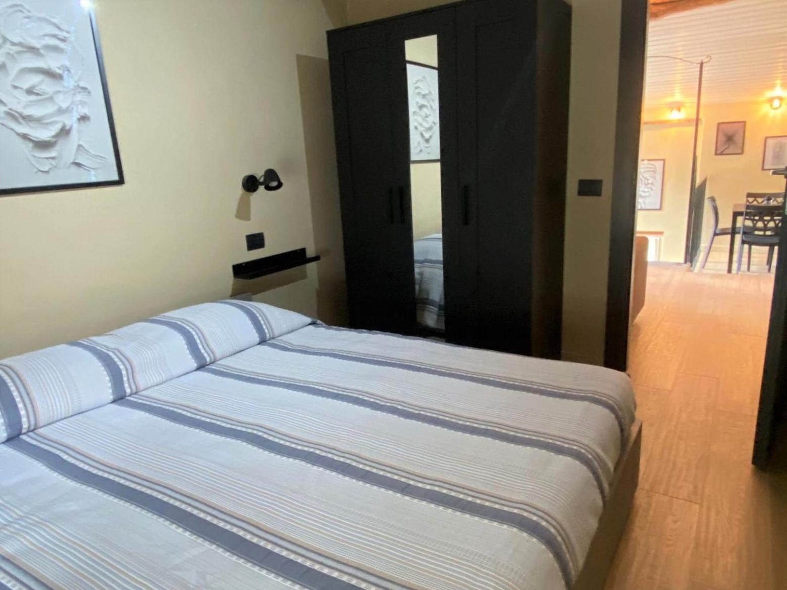 Argegno'S River - Central Apartment Lake View Oda fotoğraf